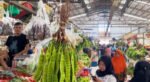Ilustrasi susasan di pasar tradisional. Harga komoditas ini tercatat naik tajam pada pertengahan Juli 2025 menurut BPS.
