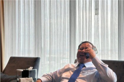 Presiden Prabowo Subianto sukses menurunkan tarif impor dari AS melalui diplomasi strategis, menuai pujian dari Senator NTT, Angelius Wake Kako.