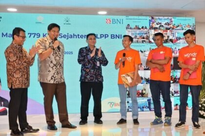 Penandatanganan Nota Kesepahaman (MoU) KPR FLPP dilakukan oleh Direktur Utama BNI Putrama Wahju Setyawan, Menteri PKP RI Maruarar Sirait, dan Komisioner BP Tapera Heru Pudyo Nugroho.