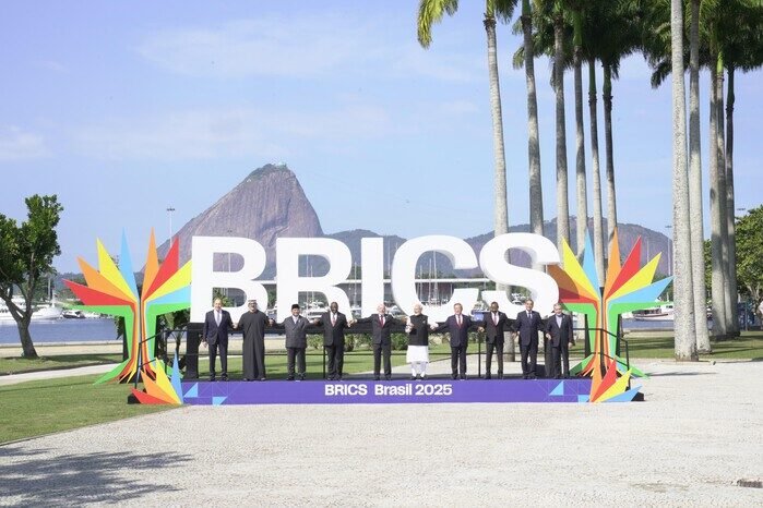 Keanggotaan Indonesia di BRICS diperkirakan membuka jalur baru pendanaan infrastruktur melalui New Development Bank (NDB), seiring dengan langkah diplomatik memperluas pengaruh global.