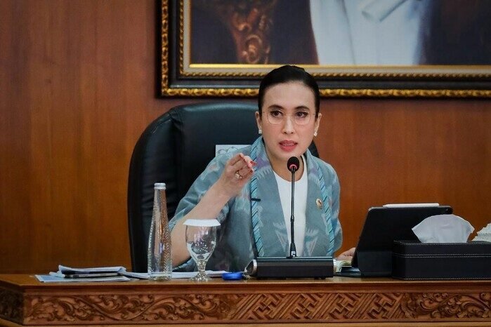 Menteri Pariwisata Widiyanti Putri Wardhana bertemu Gubernur Bali Wayan Koster di Denpasar, membahas strategi penguatan pariwisata berkelanjutan dan respons terhadap isu-isu krusial pariwisata Bali.