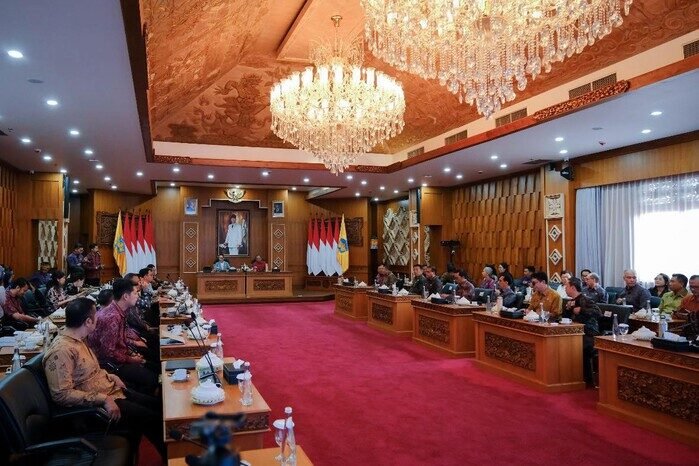 Kemenpar dan Pemprov Bali Rancang Strategi Kolaboratif Atasi Tantangan Pariwisata Berkelanjutan 2 Kemenpar dan Pemprov Bali Rancang Strategi Kolaboratif Atasi Tantangan Pariwisata Berkelanjutan