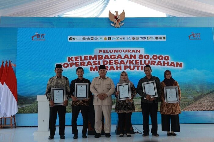 Presiden RI Prabowo Subianto saat meluncurkan program Koperasi Merah Putih di Klaten, menegaskan bahwa koperasi adalah instrumen rakyat, bukan elite.