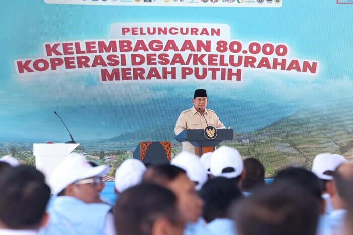 Presiden Prabowo Subianto saat meluncurkan Koperasi Desa Merah Putih, menargetkan pemerataan akses obat, pupuk, dan sembako murah melalui 80.000 koperasi di seluruh Indonesia.
