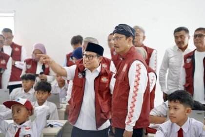 Menteri Sosial Saifullah Yusuf membuka program Masa Pengenalan Lingkungan Sekolah (MPLS) di Sekolah Rakyat Menengah Pertama 10, Bogor, sambil memastikan siswa mulai mendapat fasilitas makan bergizi gratis.