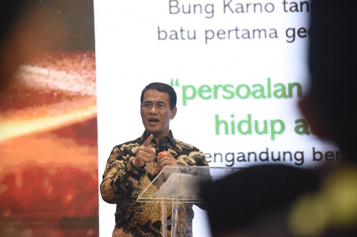 Menteri Pertanian Andi Amran Sulaiman mengungkap temuan lima jenis pupuk palsu yang beredar luas di pasaran. Potensi kerugian yang ditimbulkan mencapai Rp3,2 triliun.