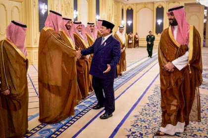 Presiden Prabowo Subianto dan Putra Mahkota MBS dalam pertemuan bilateral di Istana Al-Salam, Jeddah, sepakat tingkatkan layanan haji dan kerja sama strategis lintas sektor.