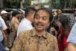 Roy Suryo membantah tegas adanya kepentingan politik dalam pelaporan ijazah palsu Presiden Jokowi, menegaskan semua langkahnya berbasis riset ilmiah.