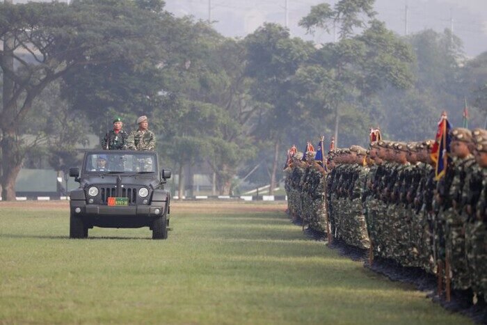 Rektor Unhan RI, Dr. Anton Nugroho, memimpin langsung penutupan Diksarmil dan pelatihan manajerial SPPI Batch-3 TA 2025 di Cimahi, sekaligus menetapkan ribuan peserta sebagai Komcad baru.