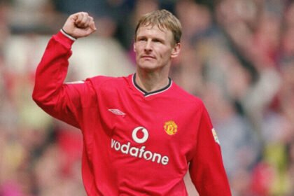 Eks striker Manchester United, Teddy Sheringham, yang secara terbuka menyatakan bahwa Rashford belum menunjukkan kualitas yang pantas untuk bergabung ke klub raksasa Spanyol tersebut.