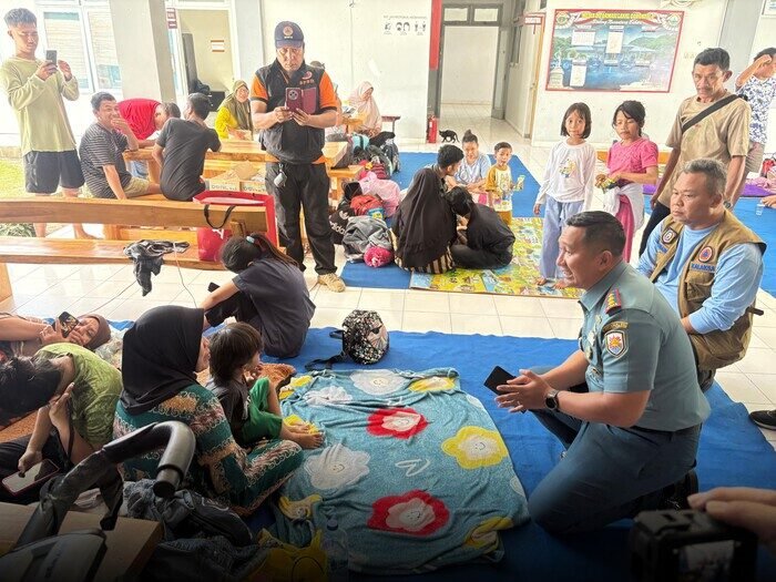 Koarmada RI kerahkan armada laut dan personel ke wilayah-wilayah rawan tsunami di Indonesia timur, usai gempa besar di Samudera Pasifik. (Foto: Dispen Koarmada RI)