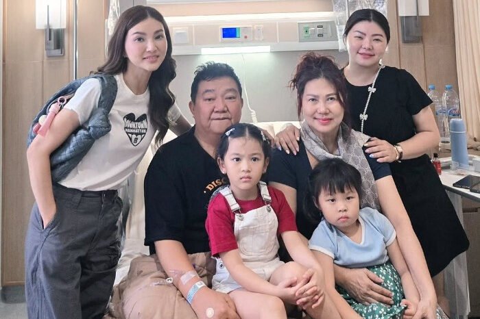 Kepergian ayah Sarwendah, Hendrik Lo, menyentuh hati publik. Sang penyanyi kenang momen terakhir bersama ayahnya yang penuh haru.