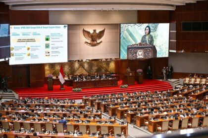 Video Sri Mulyani diklaim permalukan DPR soal utang negara ternyata hoaks. Faktanya, video itu diambil saat sidang MK soal Pilpres 2024.