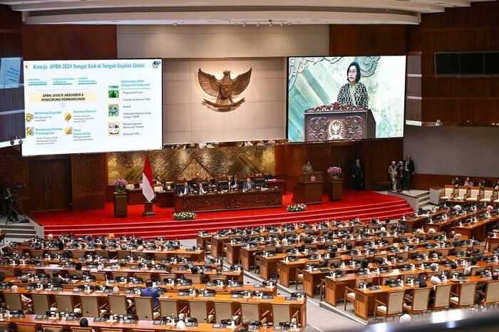 Video Sri Mulyani diklaim permalukan DPR soal utang negara ternyata hoaks. Faktanya, video itu diambil saat sidang MK soal Pilpres 2024.