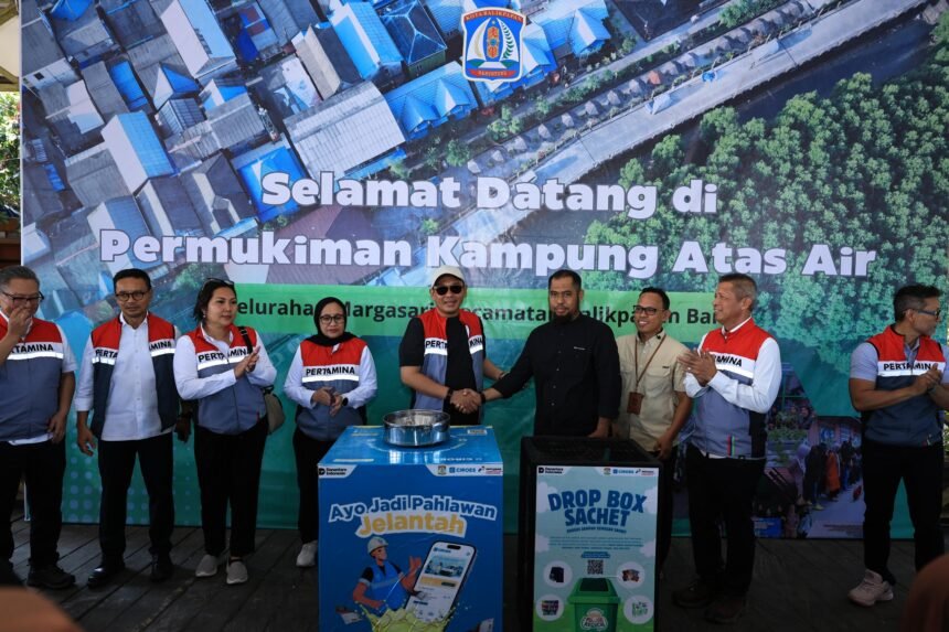 Sebar Energi di Hari Anak Nasional, Pertamina Bagikan Bantuan Paket Seragam Sekolah di Balikpapan