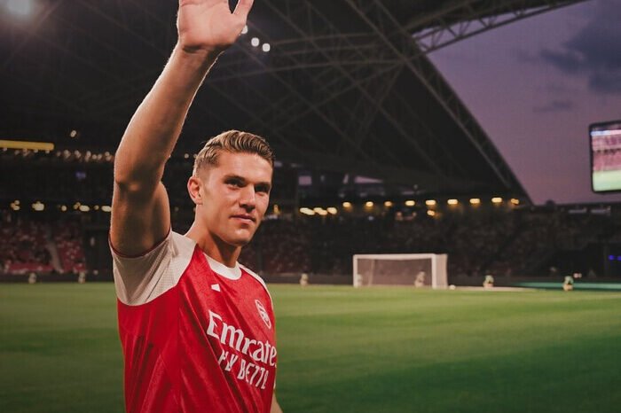 Striker anyar Arsenal, Viktor Gyokores jadi sorotan dalam debutnya di laga pramusim melawan Tottenham Hotspur di Kai Tak Sports Park, Hong Kong yang ditayangkan Garuda TV mulai pukul 18.00 WIB. (Foto: @arsenal)