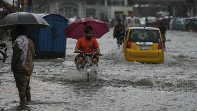 Prakira Cuaca 11 Agustus, BMKG: Siaga Hujan Deras dan Petir Hari Ini