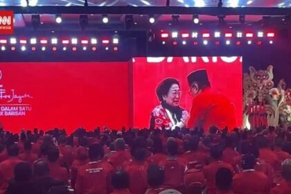 Air Mata Megawati Pecah Sambut Kembalinya Hasto Kristiyanto diKongres PDIP