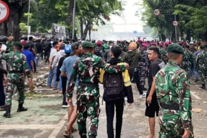 Asintel Kaskostrad Turun Tangan Redam Demo Ojol di Kwitang