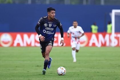 Kendry Paez akan menjalani debut sepak bola Eropa bersama Strasbourg usai resmi dipinjamkan Chelsea untuk musim 2025/2026.