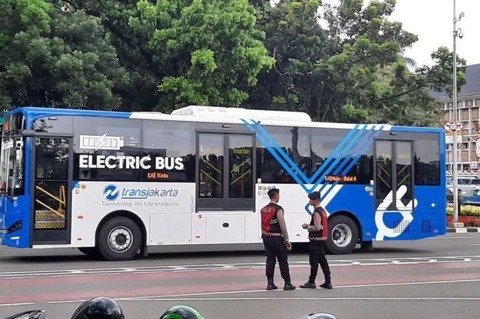 Dampak Demo Buruh di DPR, Rute Transjakarta Dialihkan