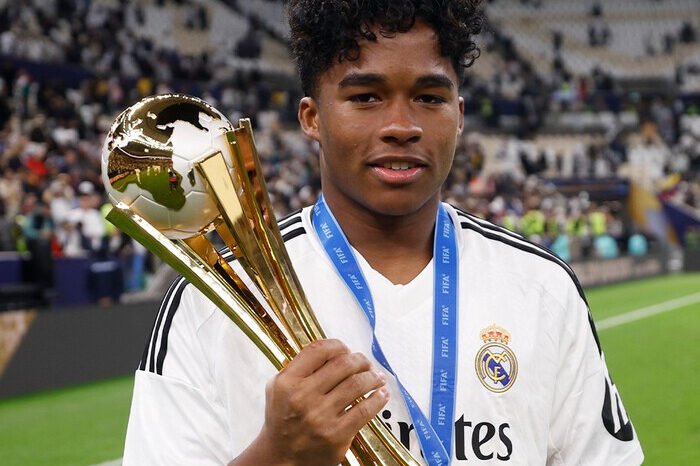 Update bursa transfer Real Madrid 8 Agustus 2025 memuat kabar panas soal Endrick, Guitierrez, Upamecano, hingga target Galáctico baru Vitinha.