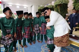 Anak-Anak Pacu Jalur Antusias Bisa Tampil dan Bersalaman dengan Prabowo