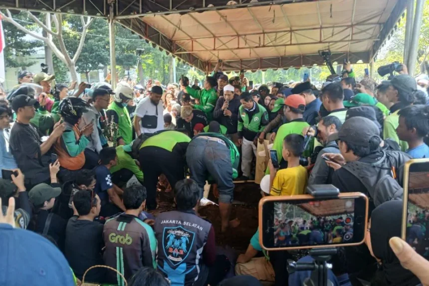 Kapolda Metro Hadiri Pemakaman Pengemudi Ojol Affan Kurniawan