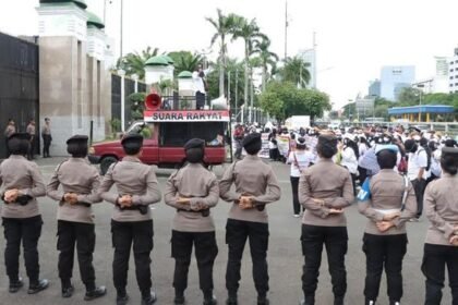 Kawal Demo Revolusi Rakyat Indonesia, Ratusan Polisi Diterjunkan di DPR/MPR