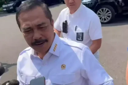 Kejagung Siapkan Red Notice untuk Riza Chalid, Menteri Imipas Pantau Keberadaan di Malaysia