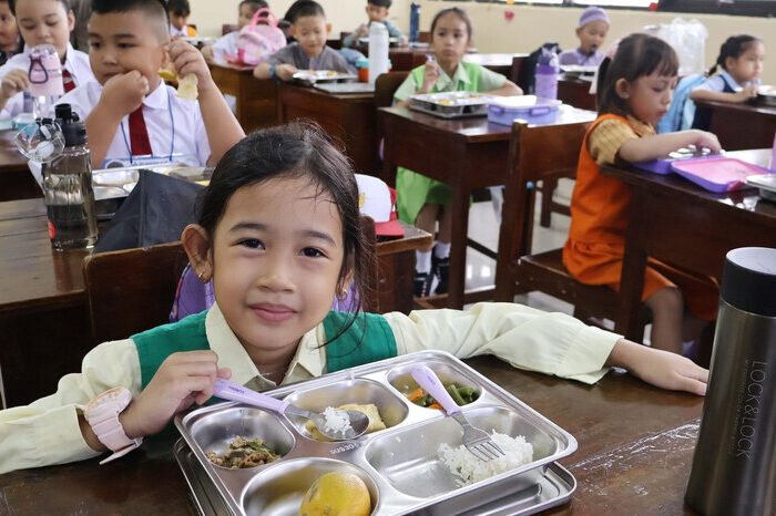 BGN perketat SOP distribusi Makan Bergizi Gratis usai dugaan keracunan massal di Sragen, fokus pada keamanan pangan dan kualitas distribusi.