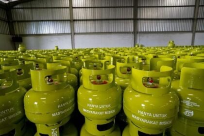 Mulai 2026, Pembelian LPG 3 Kg Harus Pakai KTP, Bahlil: LPG Bersubsidi untuk Orang Miskin