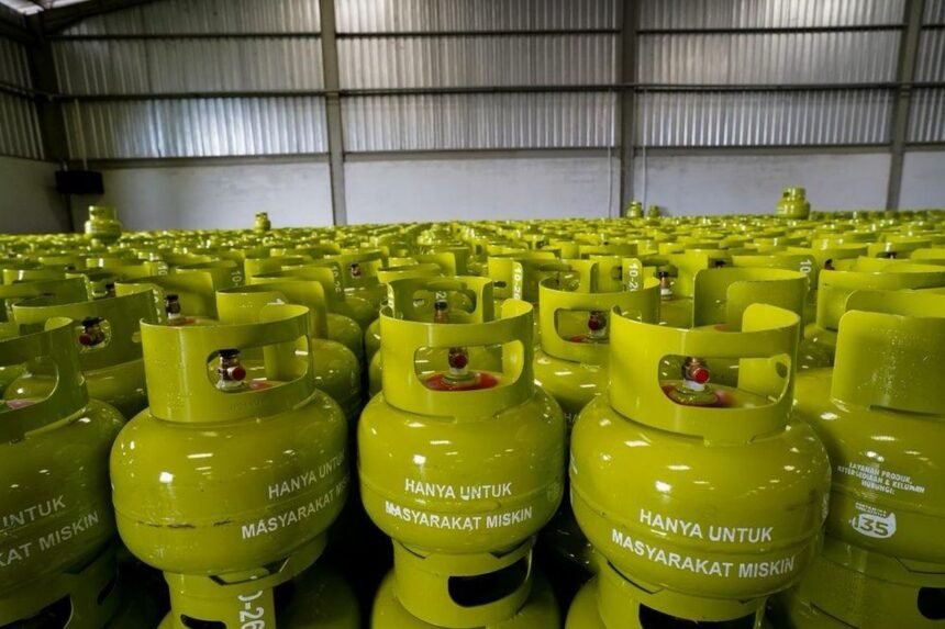 Mulai 2026, Pembelian LPG 3 Kg Harus Pakai KTP, Bahlil: LPG Bersubsidi untuk Orang Miskin