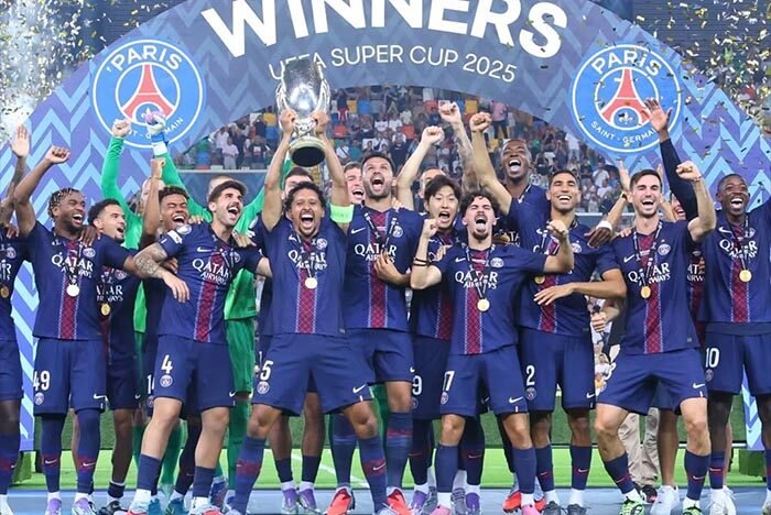 PSG rayakan sejarah dengan mengangkat trofi perdana Piala Super Eropa usai menumbangkan Tottenham lewat adu penalti dramatis di Udine.