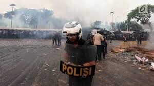 Polisi Bubarkan Unjuk Rasa di Depan Gedung DPR