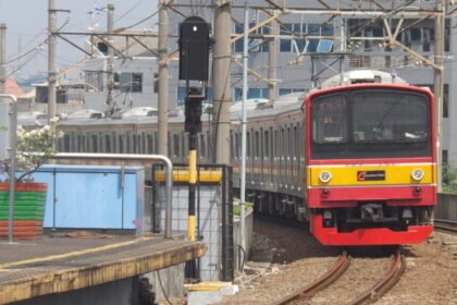 Ribuan Buruh Demo di DPR, Perjalanan KRL Rute Rangkasbitung Hanya Sampai Kebayoran