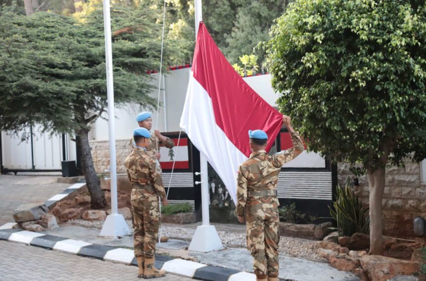 Satgas MTF TNI Konga XXVIII-P Kibarkan Bendera Merah Putih di Lebanon (Dok. Istimewa)