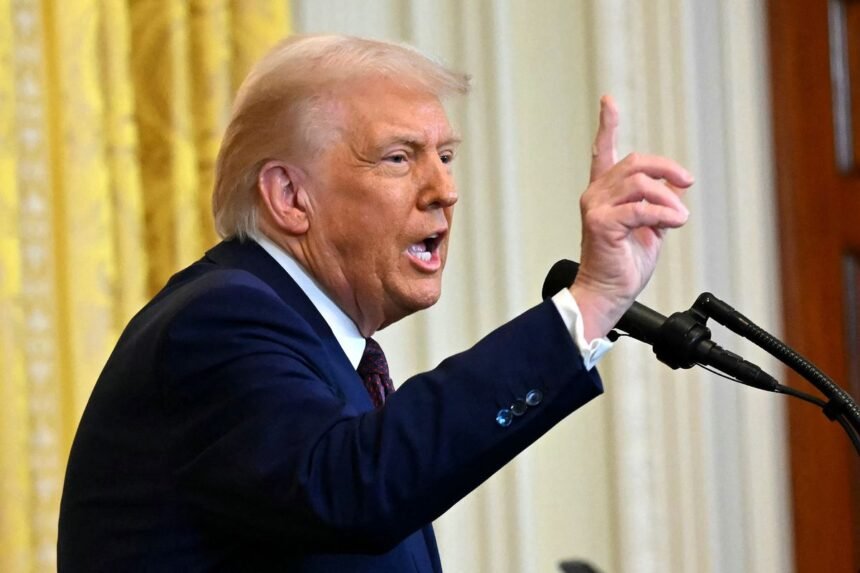 Trump Copot Pejabat Intelijen Gara-Gara Serangan ke Iran Gagal