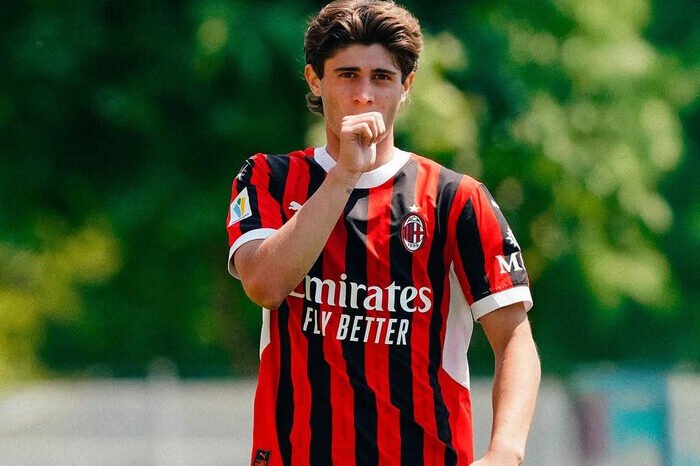 Mattia Liberali resmi meninggalkan AC Milan untuk bergabung ke Catanzaro hingga 2029, memutus kontrak lebih awal demi kesempatan bermain reguler.