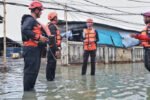 Hujan lebat mengguyur Jakarta, enam wilayah Ibu Kota siaga banjir hari ini.