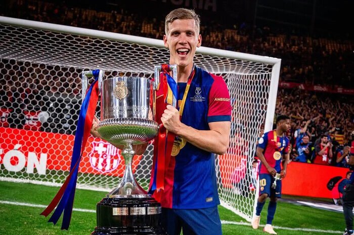 Gelandang Barcelona dan Timnas Spanyol, Dani Olmo, menanggapi perbandingan aktivitas transfer Barca dan Madrid.