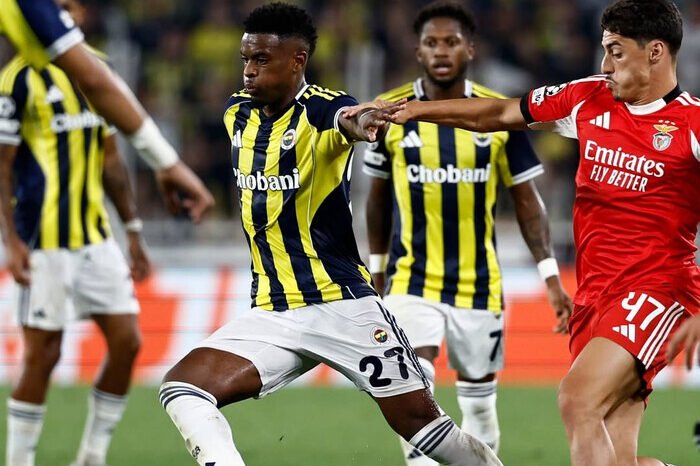 Fenerbahce gagal pecahkan kebuntuan meski unggul jumlah pemain saat menjamu Benfica di leg pertama playoff Kualifikasi Liga Champions 2025/2026.