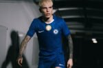 Alejandro Garnacho resmi bergabung dengan Chelsea usai meninggalkan Manchester United, mengikat kontrak panjang hingga 2032.