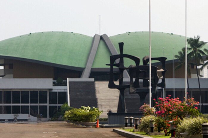 Polda Metro Jaya menyiapkan rekayasa lalu lintas situasional guna mendukung kelancaran Sidang Tahunan MPR/DPR/DPD 2025. Pengaturan ini difokuskan pada pengamanan rute VVIP, termasuk Presiden dan Wakil Presiden, demi keamanan dan kelancaran acara.