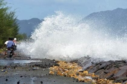 BMKG Peringatkan Gelombang Tinggi hingga 6 Meter di Perairan Indonesia, Nelayan Diminta Waspada