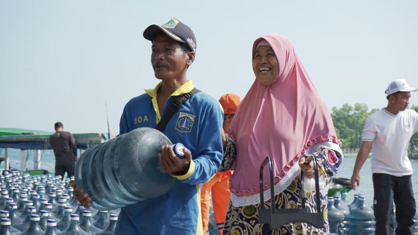 10.000 Galon Air Bersih untuk Kepala Keluarga & Komunitas Publik di 6 Pulau Kepulauan Seribu, Dukung ESG dan SDGs 2 air bersih