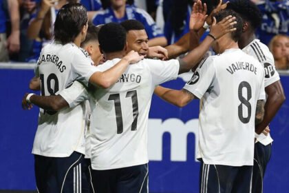 Real Madrid hancurkan Real Oviedo 3-0 lewat gol Mbappe dan Vinicius, raih kemenangan tandang pertama musim ini.