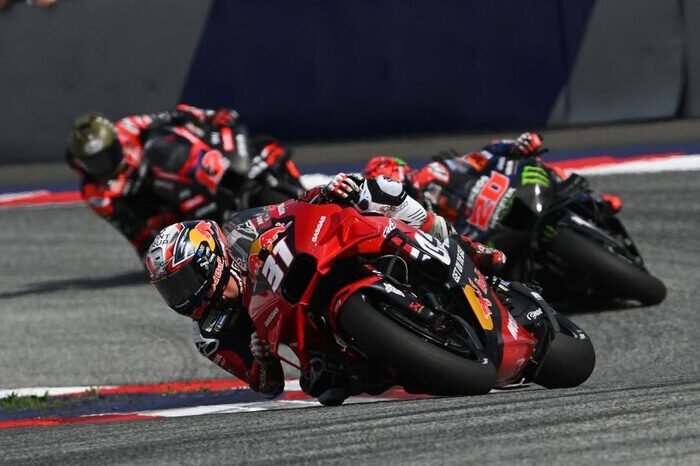 Komisi Grand Prix MotoGP resmi perpanjang durasi prosedur grid Sprint Race menjadi 20 menit mulai seri Austria 2025 di Red Bull Ring.