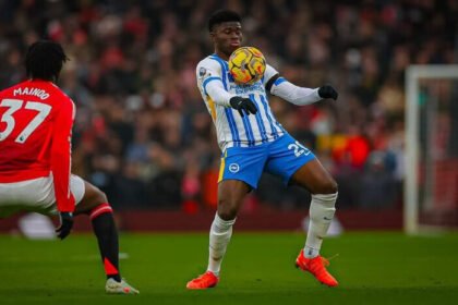 Carlos Baleba menjadi target utama Manchester United meski tawaran awal ditolak Brighton.