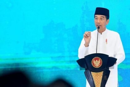 Wakil Ketua MPR Lestari Moerdijat dan Eddy Soeparno mengunjungi kediaman Presiden ke-7 RI, Joko Widodo, di Solo untuk menyerahkan undangan Sidang Tahunan MPR 15 Agustus 2025. Pertemuan berlangsung hangat tanpa agenda politik, hanya pesan kebangsaan.